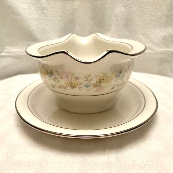 Noritake Blossom Time 7150 Fine Ivory China Gravy Boat Attached Underplate 7.5" - Picture 5 of 8